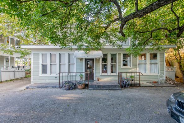 Thomas House: 322 W Hopkins St, San Marcos, TX 78666